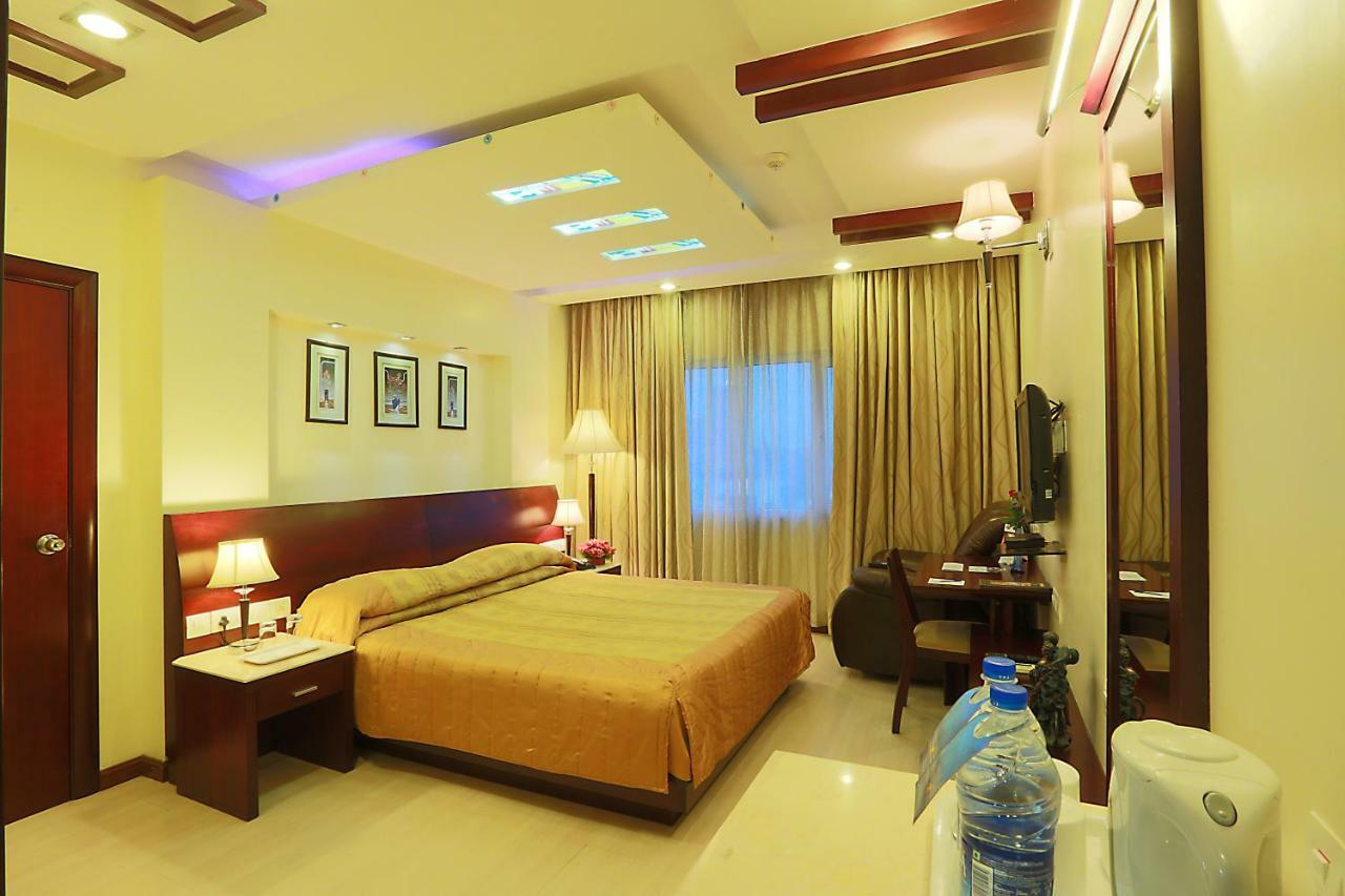 Hotel Abhimaani Vasathi, Rajajinagar Бангалор Экстерьер фото